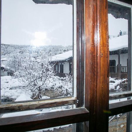 The Tinkov House In Ловеч Стая снимка